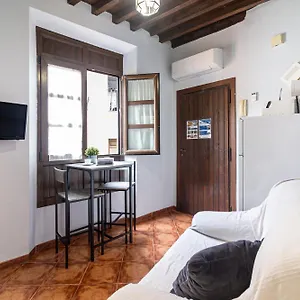 https://the-heart-of-malaga-apartments.hotelsinnerja.org